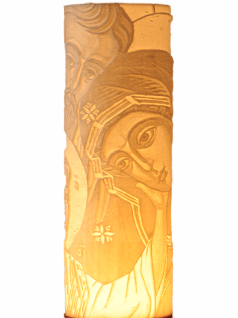 Detalle frontal de Lámpara impresa en 3d, con litofanía inspirada en el ícono de la Sagrada Familia